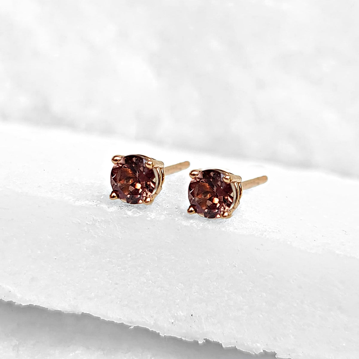 Sincerely Ginger Jewelry 14K Color-Changing Garnet Stud Earrings in Rose Gold
