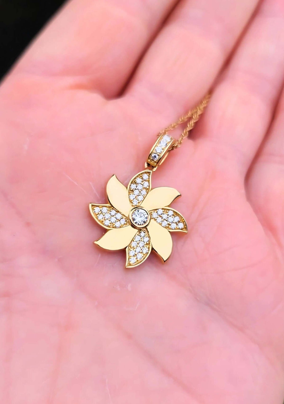  Sincerely Ginger Jewelry 14K Yellow Gold Pinwheel Diamond Necklace