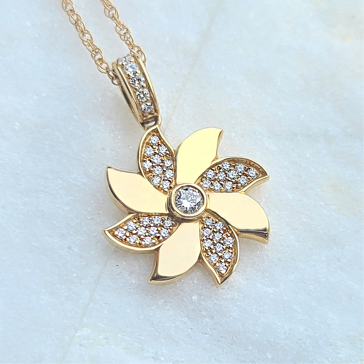 Sincerely Ginger Jewelry 14K Yellow Gold Pinwheel Diamond Necklace