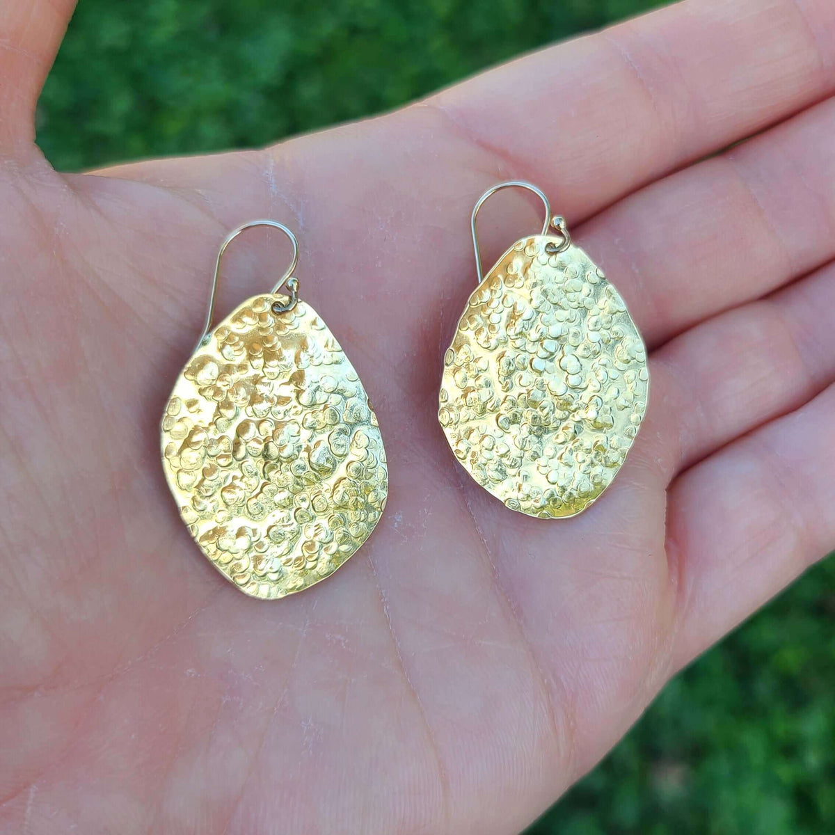 Sincerely Ginger Jewelry 14K Pebble-Shaped Hammered Earrings in Yellow Gold