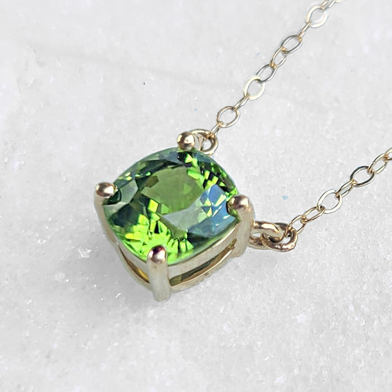 Sincerely Ginger Jewelry 14K Bright Cushion Peridot Necklace in Yellow Gold