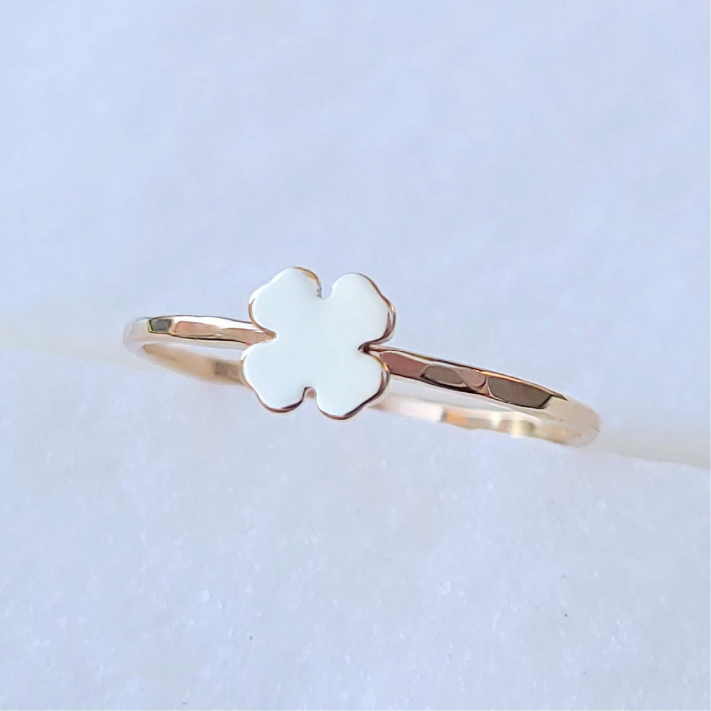 Sincerely Ginger Jewelry 14K Minimalistic Clover Ring in Yellow Gold