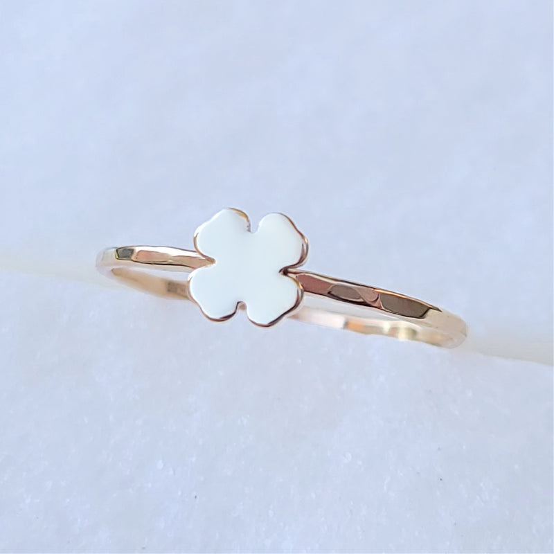 Sincerely Ginger Jewelry 14K Minimalistic Clover Ring in Yellow Gold
