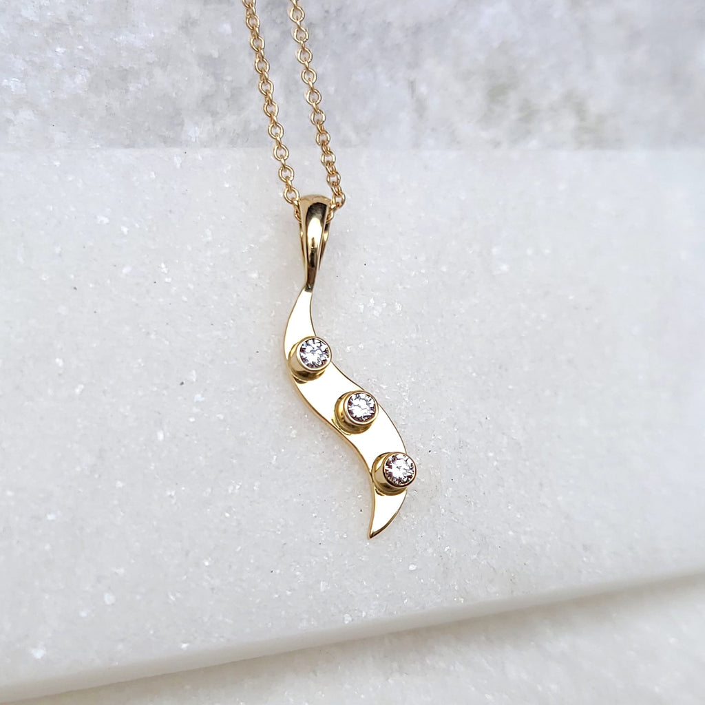 Sincerely Ginger Jewelry 14K Elegant Yellow Gold Diamond Wave Necklace